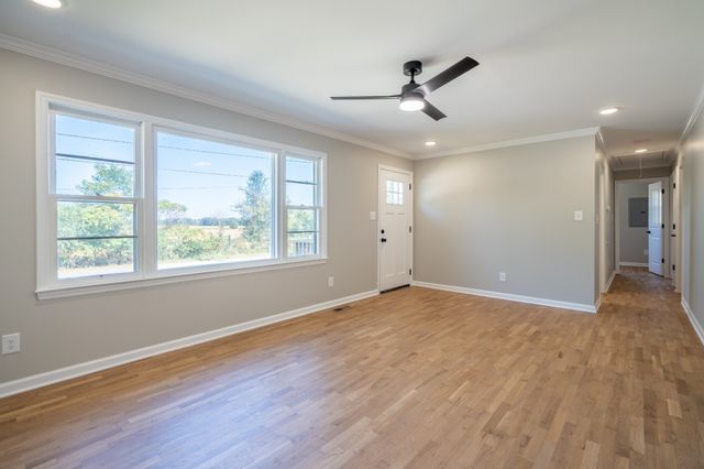 530 N Main St, Loretto, TN 38469