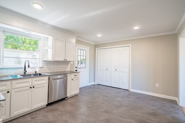 530 N Main St, Loretto, TN 38469