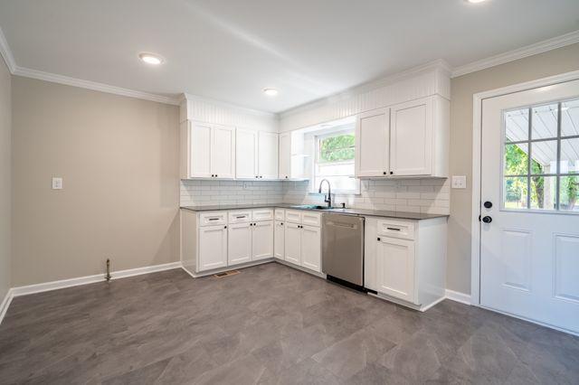 530 N Main St, Loretto, TN 38469