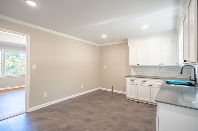 530 N Main St, Loretto, TN 38469