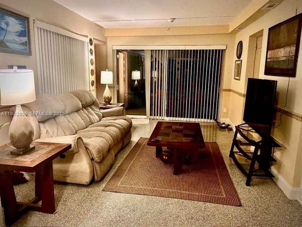 6270 NW 18th St, Sunrise, FL 33313