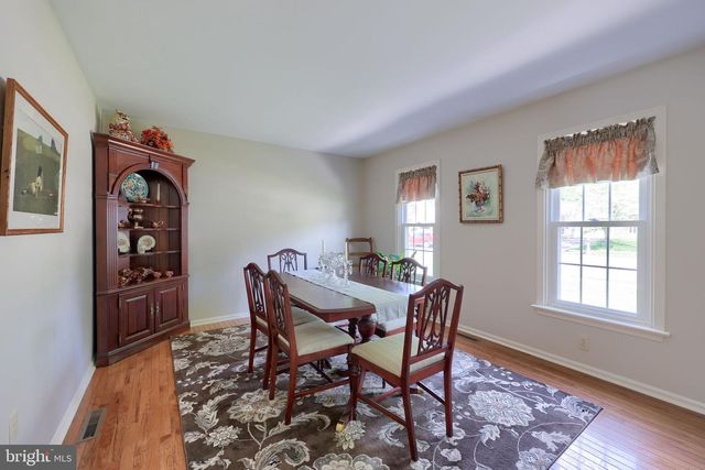 322 POWELL DR, Lancaster, PA 17601