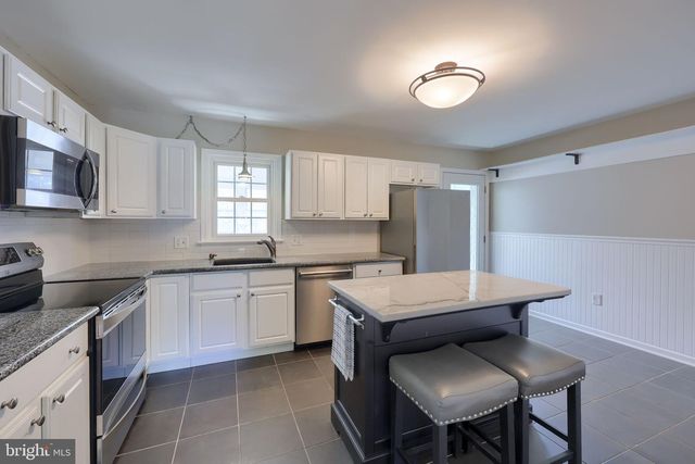 322 POWELL DR, Lancaster, PA 17601