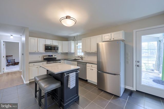 322 POWELL DR, Lancaster, PA 17601