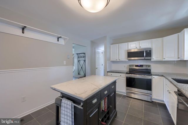 322 POWELL DR, Lancaster, PA 17601