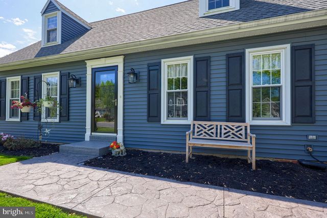 322 POWELL DR, Lancaster, PA 17601