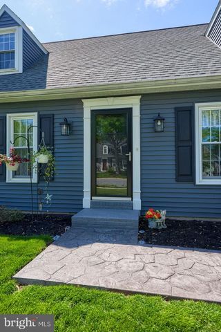 322 POWELL DR, Lancaster, PA 17601