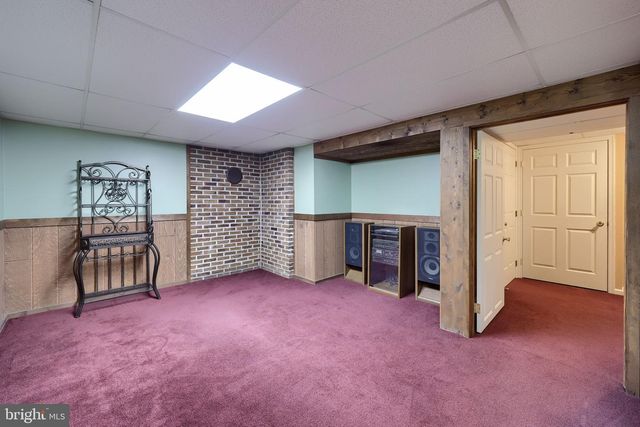 322 POWELL DR, Lancaster, PA 17601