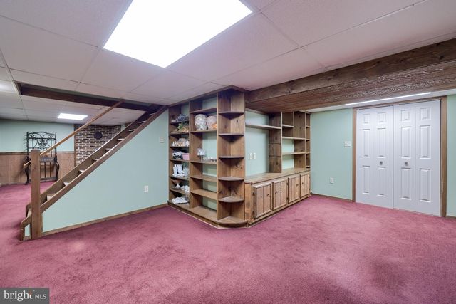 322 POWELL DR, Lancaster, PA 17601