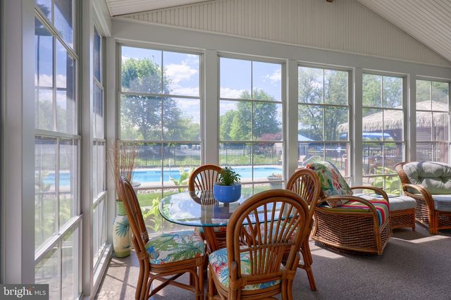 322 POWELL DR, Lancaster, PA 17601