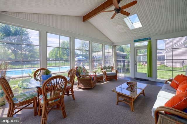 322 POWELL DR, Lancaster, PA 17601