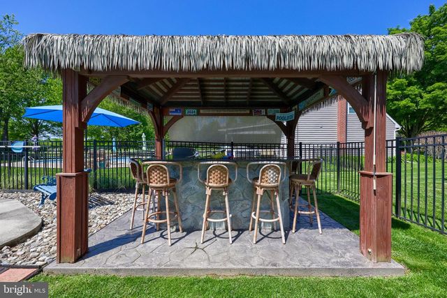 322 POWELL DR, Lancaster, PA 17601