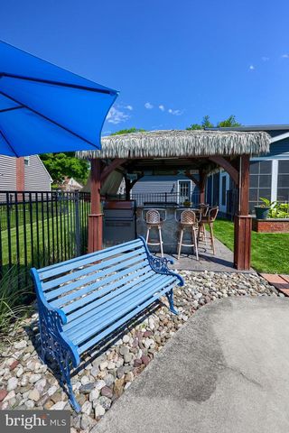 322 POWELL DR, Lancaster, PA 17601