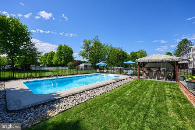 322 POWELL DR, Lancaster, PA 17601