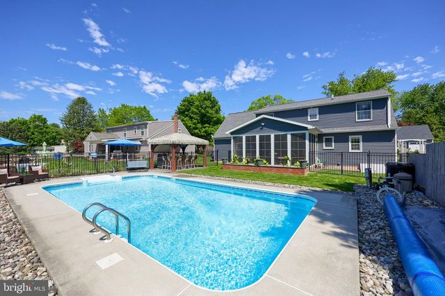 322 POWELL DR, Lancaster, PA 17601