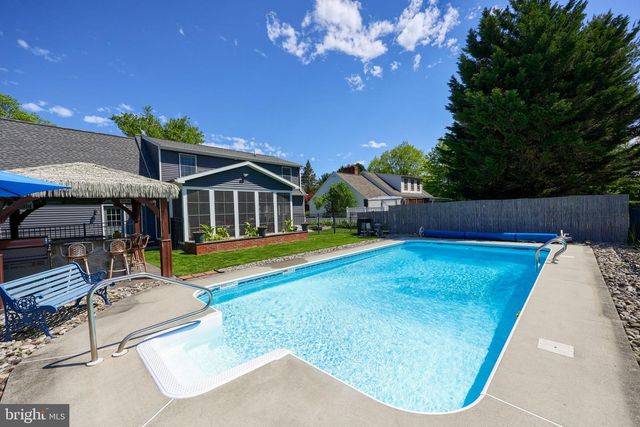 322 POWELL DR, Lancaster, PA 17601