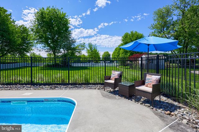 322 POWELL DR, Lancaster, PA 17601