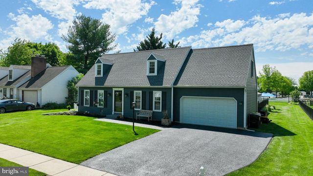 322 POWELL DR, Lancaster, PA 17601
