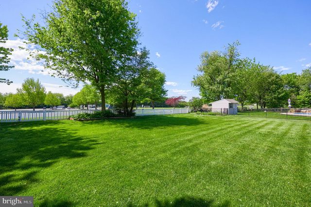 322 POWELL DR, Lancaster, PA 17601