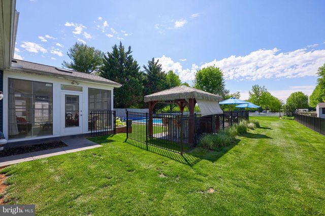 322 POWELL DR, Lancaster, PA 17601