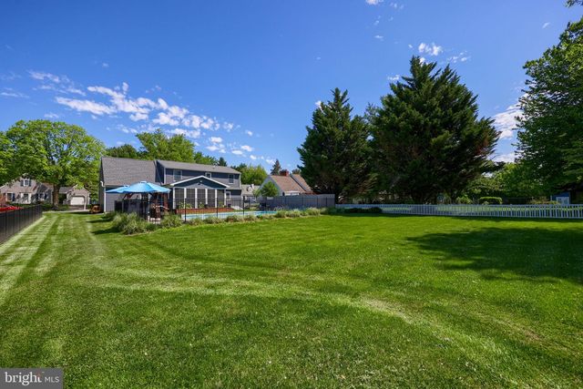 322 POWELL DR, Lancaster, PA 17601