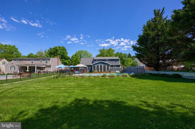 322 POWELL DR, Lancaster, PA 17601