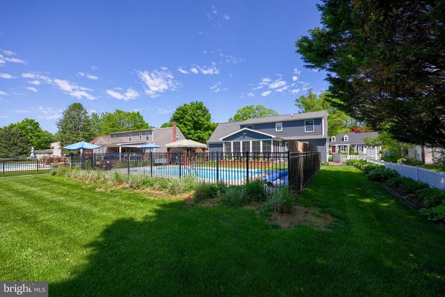 322 POWELL DR, Lancaster, PA 17601