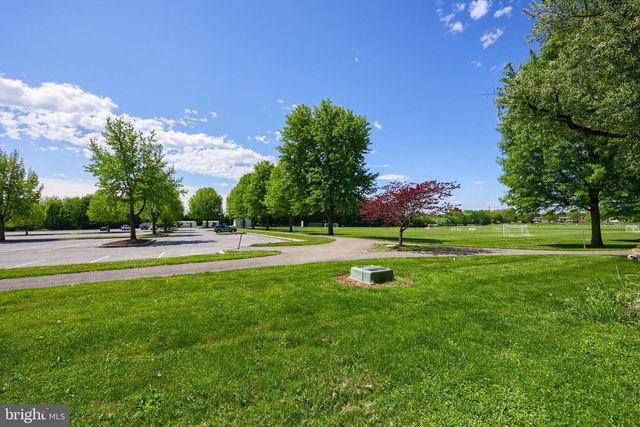322 POWELL DR, Lancaster, PA 17601