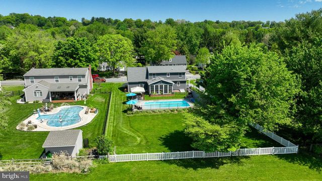 322 POWELL DR, Lancaster, PA 17601
