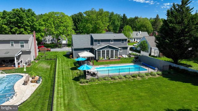 322 POWELL DR, Lancaster, PA 17601