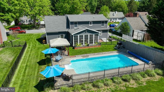 322 POWELL DR, Lancaster, PA 17601