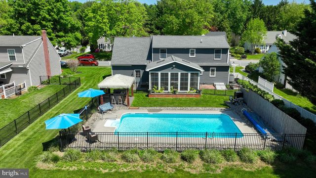 322 POWELL DR, Lancaster, PA 17601