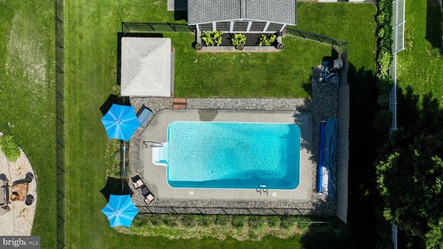 322 POWELL DR, Lancaster, PA 17601