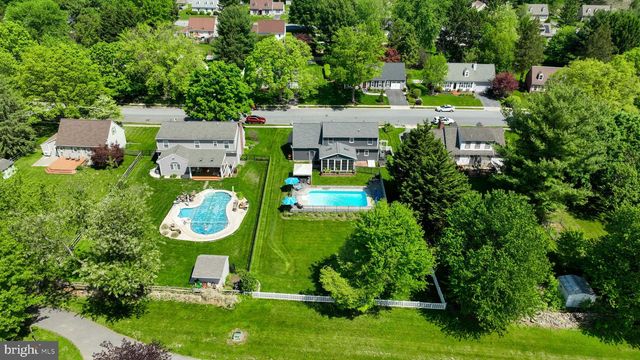 322 POWELL DR, Lancaster, PA 17601
