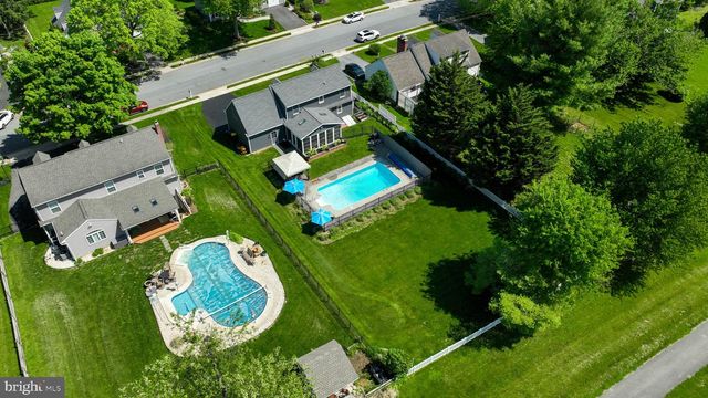 322 POWELL DR, Lancaster, PA 17601