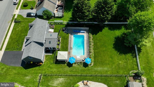 322 POWELL DR, Lancaster, PA 17601