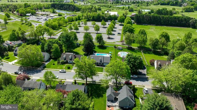 322 POWELL DR, Lancaster, PA 17601