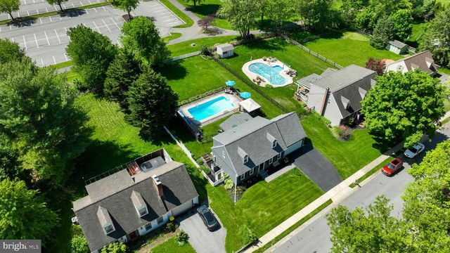 322 POWELL DR, Lancaster, PA 17601