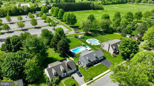322 POWELL DR, Lancaster, PA 17601