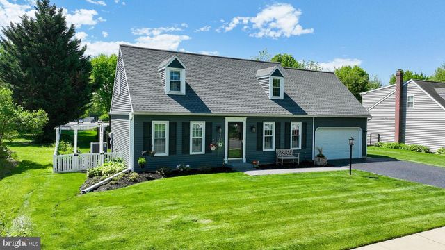 322 POWELL DR, Lancaster, PA 17601