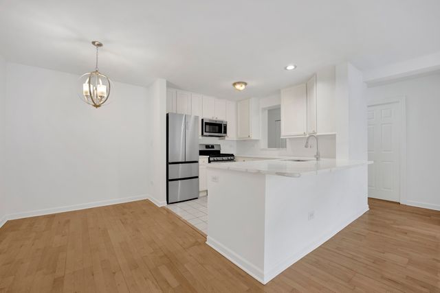 900 W FULLERTON Avenue 2J, Chicago, IL 60614