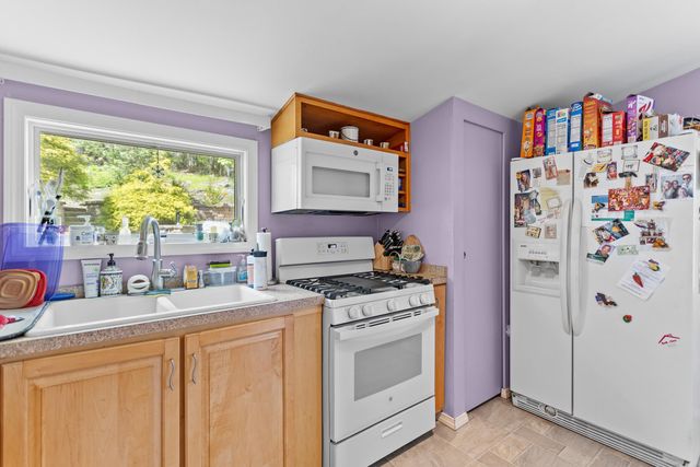 16 Gardner Road, Windham, NH 03087