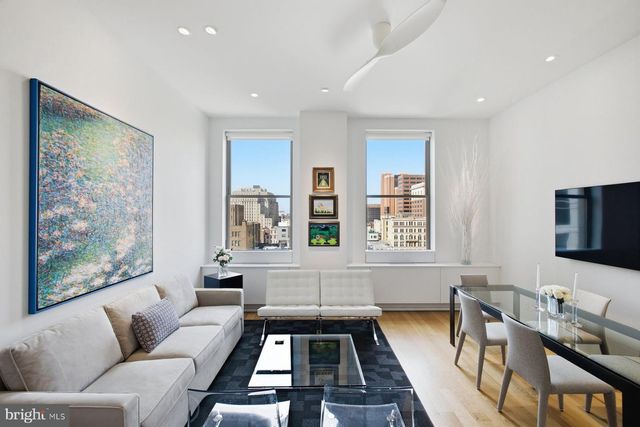 210 W WASHINGTON SQ #6N