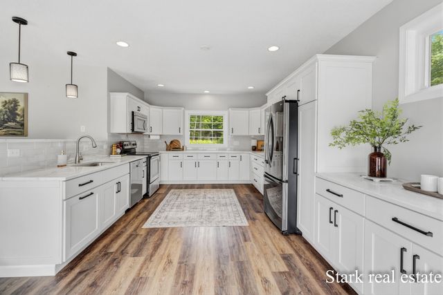 3758 E Sternberg Road, Fruitport, MI 49415