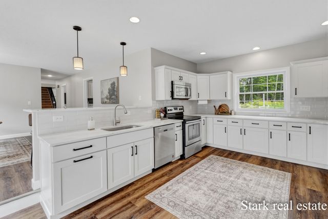 3758 E Sternberg Road, Fruitport, MI 49415