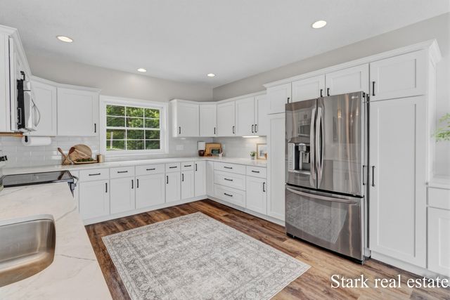 3758 E Sternberg Road, Fruitport, MI 49415