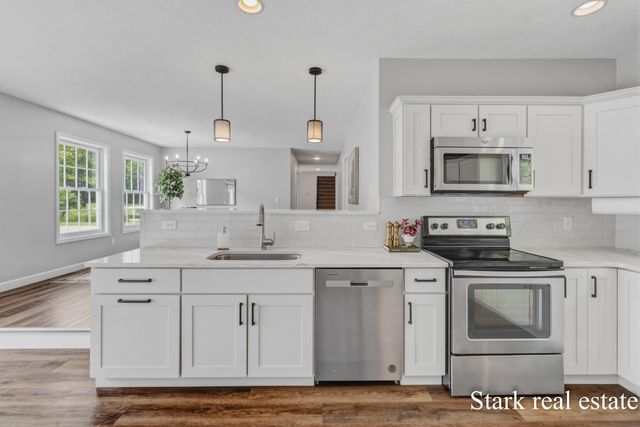 3758 E Sternberg Road, Fruitport, MI 49415