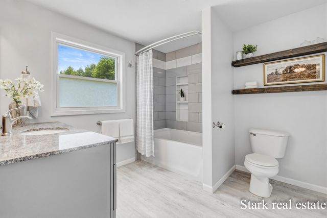 3758 E Sternberg Road, Fruitport, MI 49415