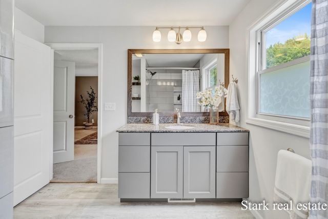 3758 E Sternberg Road, Fruitport, MI 49415
