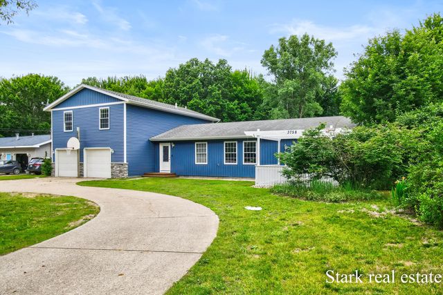 3758 E Sternberg Road, Fruitport, MI 49415